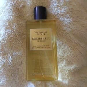 Victoria's Bombshell Glamour